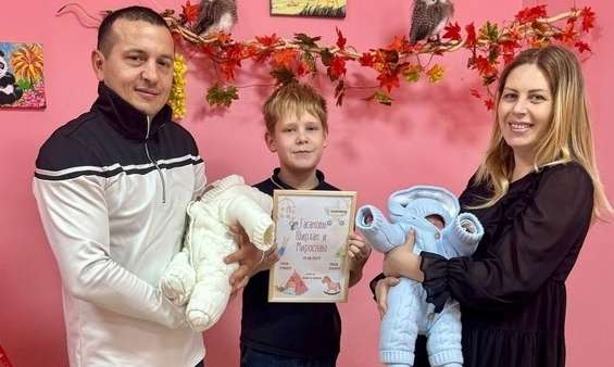 "Королевская двойня" родилась в Керчи: родителям вручили свидетельства о рождении