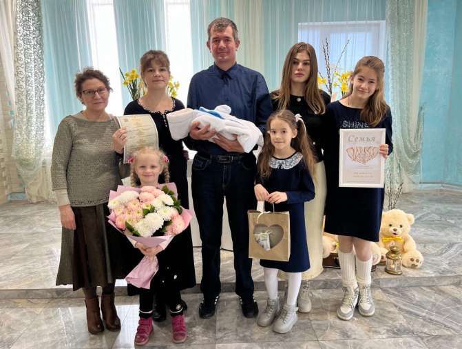 В Керчи зарегистрировали "юбилейного" малыша