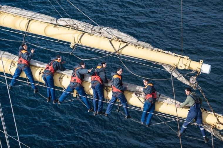 «Семь футов под килем»: юные моряки из Керчи бороздят морские просторы