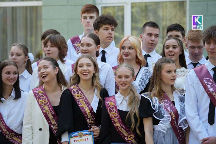 Слёзы, радость, грусть и праздник... Все эти чувства сегодня испытывают наши дети