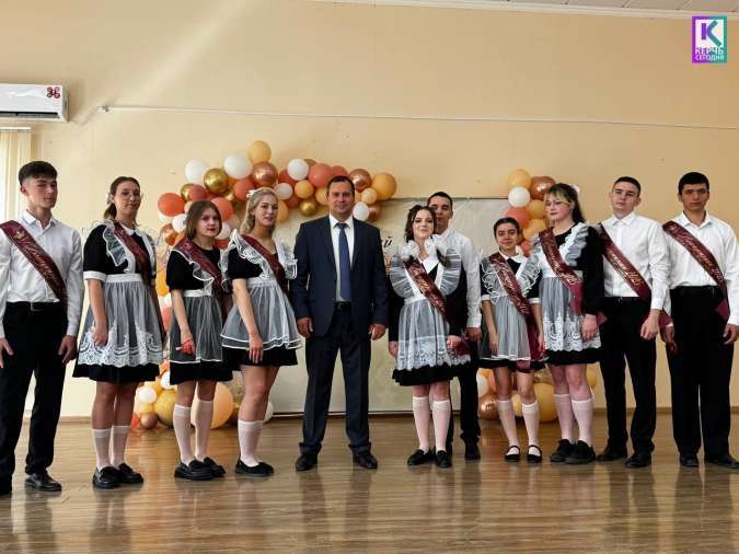 В керченских школах прозвучали "Последние звонки" (видео)