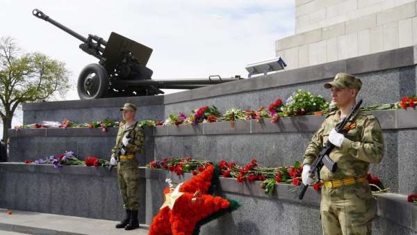 Обелиску Славы на горе Митридат — 81 год