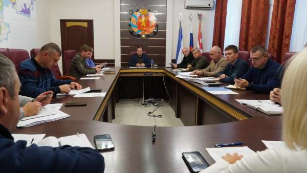 В Керчи начали подготовку к новогодним праздникам