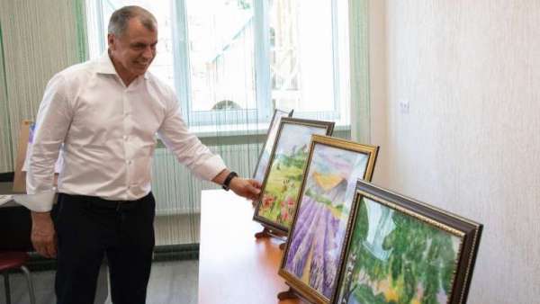 Власти Крыма подготовили словарь по замещению иностранных слов русскими