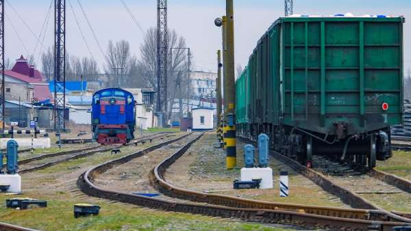 Первые вагоны с зерном отправили из Запорожской области в Крым