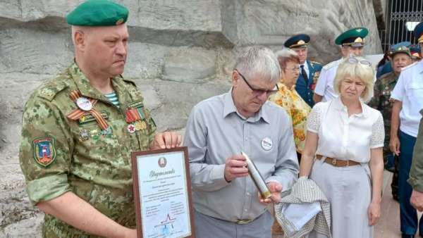 В Керчь привезли капсулу с землей Брестской крепости