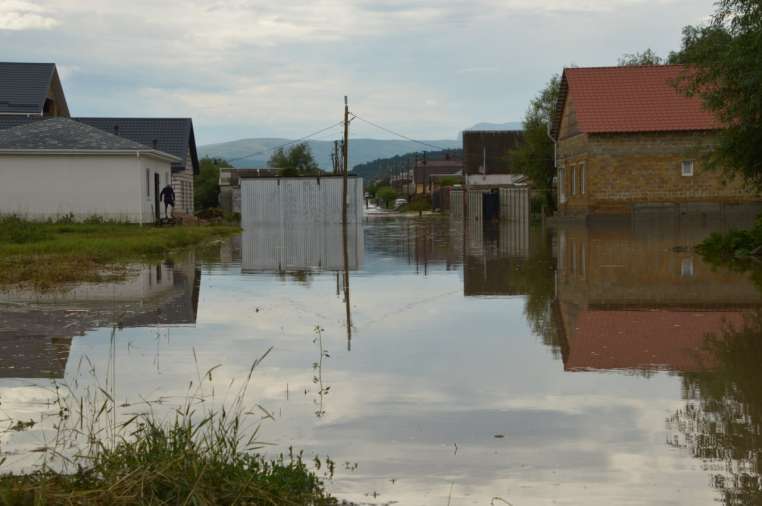 В Крыму после ливней подтоплены дворы 52 домов