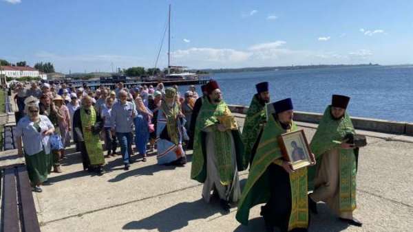 Морской крестный ход в честь святых правителей Руси посетил Керчь 