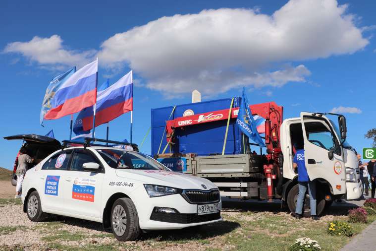 В Керчи встретили автопробег в поддержку российской армии