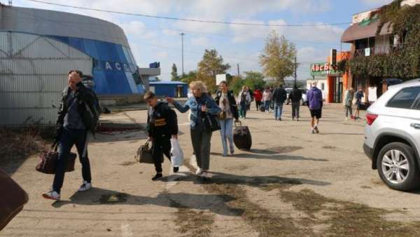 Все силы руководства и служб Керчи направлены на оказании помощи водителям и пассажирам, попавшим в сложную ситуацию