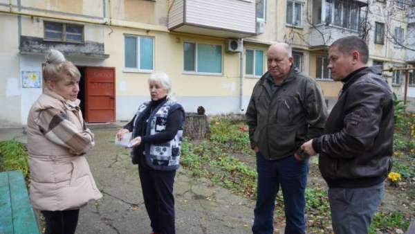 Святослав Брусаков сегодня приехал к керчанке, которая вчера задала ему вопрос в прямом эфире передачи «Открытая власть»
