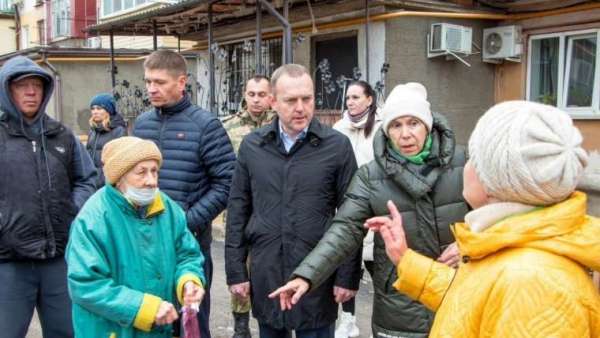 Константин Бахарев проконтролировал благоустройство придомовых территорий Керчи, пострадавших во время прошлогодних паводков 