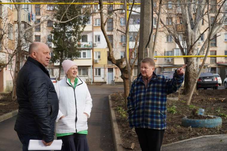 Святослав Брусаков посетил благоустроенные дворы в центре города