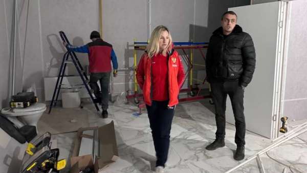 Министр спорта Крыма проверила строительство физкультурного комплекса в Керчи