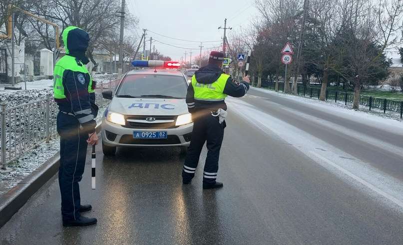 Водителей Керчи призывают быть внимательными на дорогах