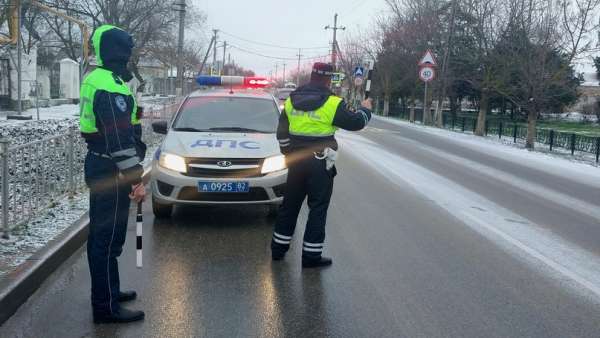 Водителей Керчи призывают быть внимательными на дорогах