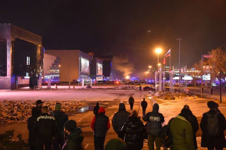 ⚡Погибших более 60, террористов ищут, пострадавших продолжают эвакуировать: собрали главное по ЧП в "Крокусе"