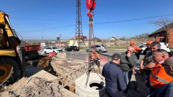 Работа на Чкалова по ремонту канализационного коллектора проделана - дорога будет восстановлена