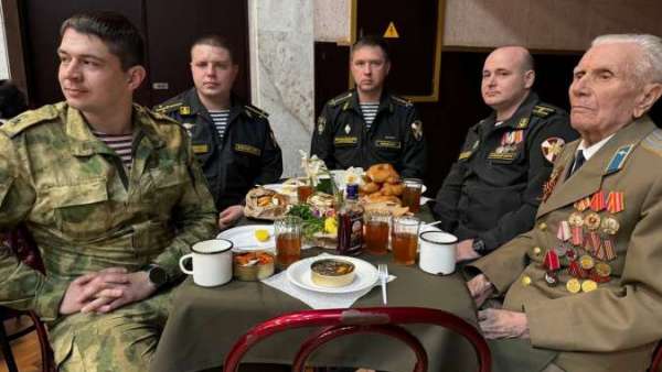 «Где же вы теперь, друзья – однополчане»: в Керчи прошла встреча с ветеранами