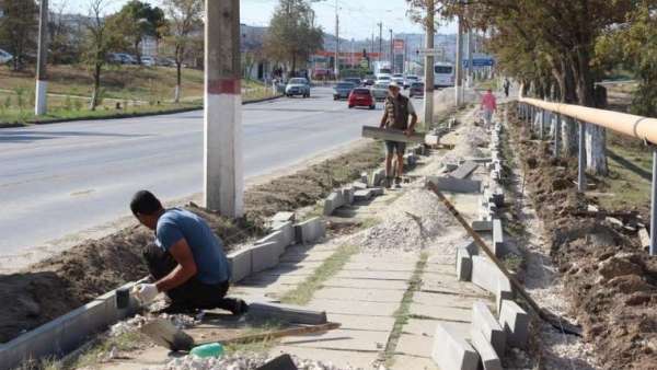 На КУОРе обустраивают тротуары