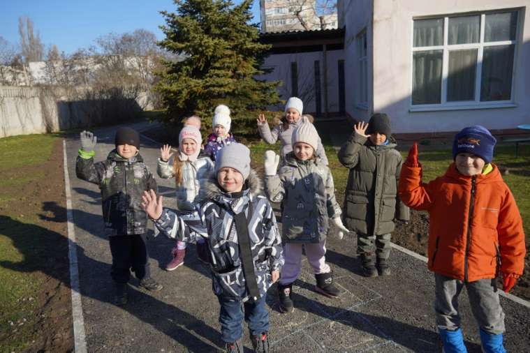 В детском саду "Хрусталик" провели работы по асфальтировке территории