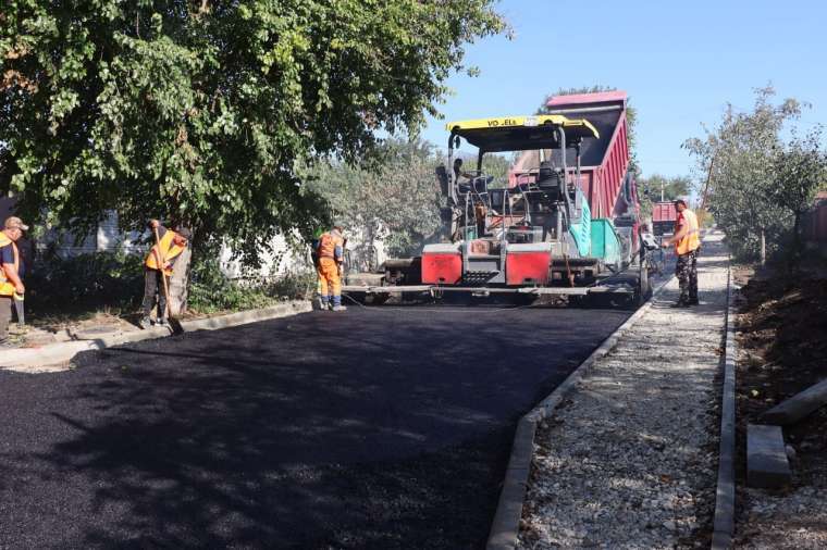 На Старом Стеклотарном асфальтируют улицу Урицкого