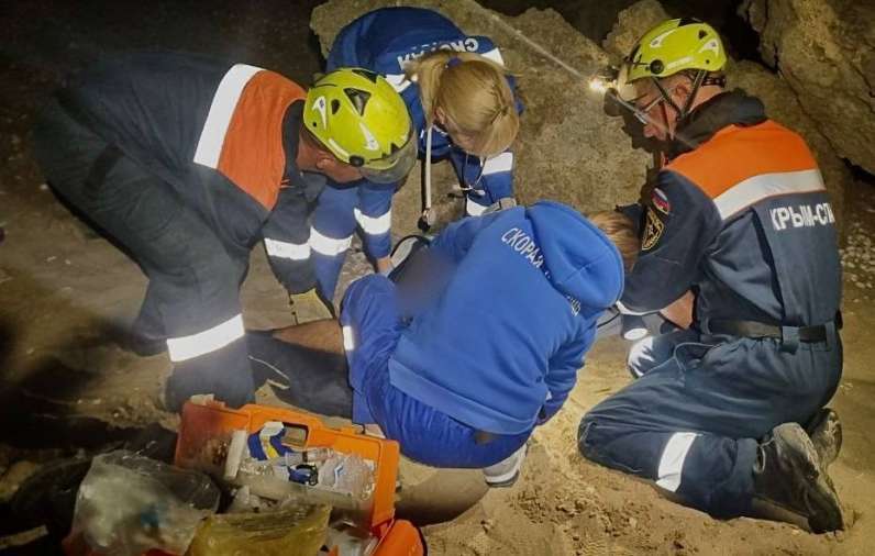 Мужчина упал в пещеру на Генеральских пляжах