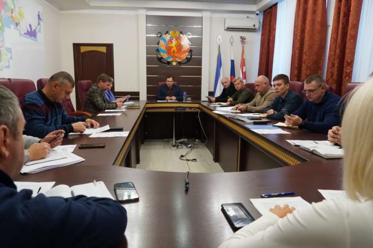 В Керчи начали подготовку к новогодним праздникам