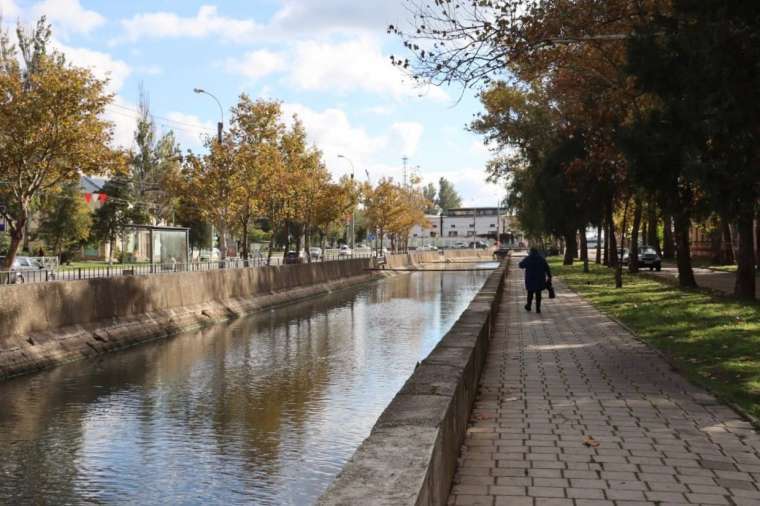 В Керчи очищают реку Мелек-Чесме от камышей и мусора