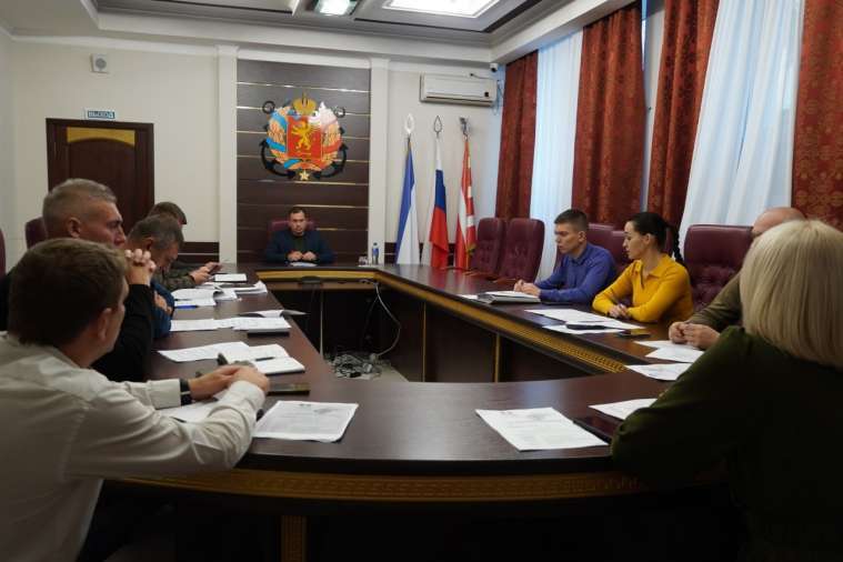 Глава администрации Керчи Олег Каторгин провёл аппаратное совещание