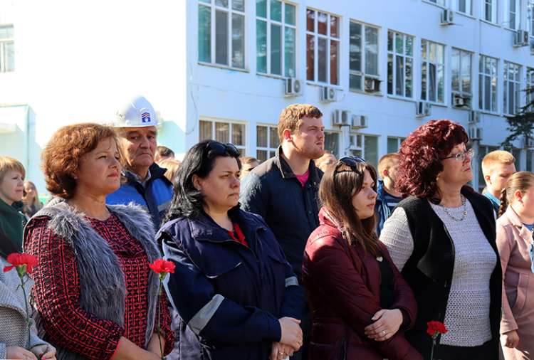 В День освобождения Керчи на судостроительном заводе прошел митинг-реквием