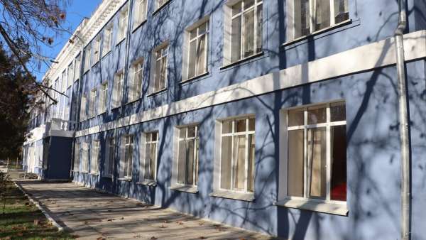 Работы по капремонту фасада школы №17 им. В. Белик вышли на финишную прямую