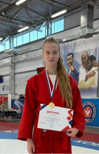 ️Самбистка из Керчи берет золото и билет на первенство России