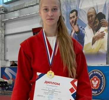 ️Самбистка из Керчи берет золото и билет на первенство России