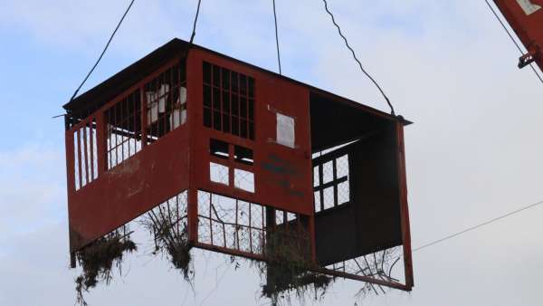 На шоссе Героев Сталинграда демонтировали незаконную конструкцию