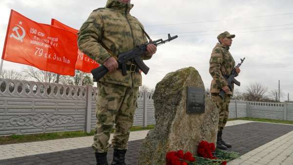 В Керчи почтили память павших в День Неизвестного Солдата