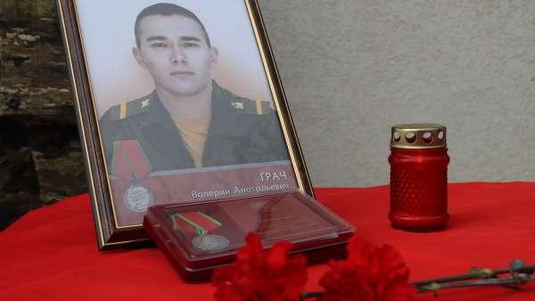 В Керчи увековечили память героя СВО Валерия Грача