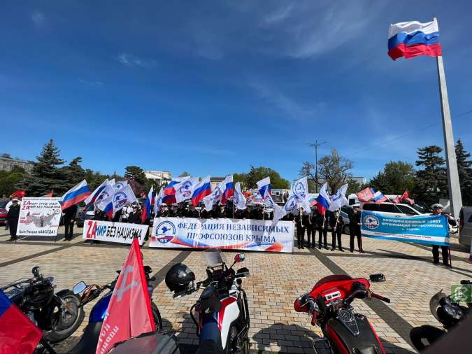 Автоколонна участников акции "Zа мир без нацизма!" в Керчи (фото)