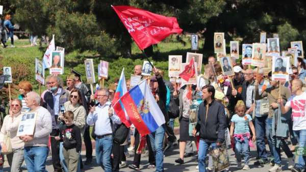 «Бессмертный полк» в Керчи собрал тысячи человек (фото)