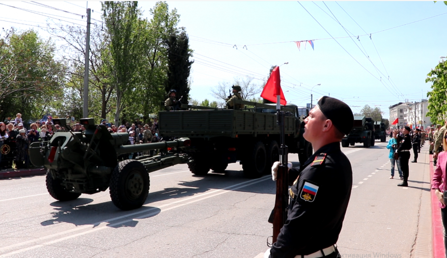 БТР, «УРАЛы», гаубица и «ГРАД»: военная техника на параде в Керчи (видео)