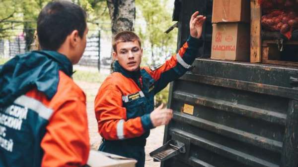 В Керчи молодые спасатели собрали гумпомощь для жителей Украины