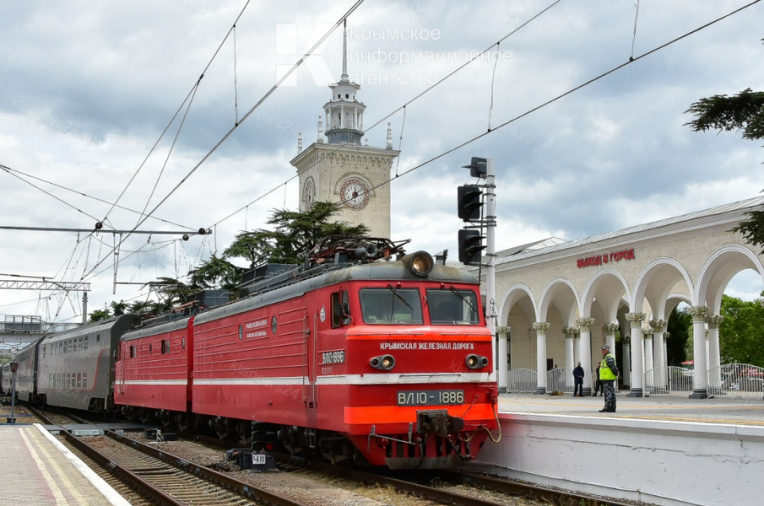 С 1 июня в Крым начнёт курсировать поезд из Адлера 