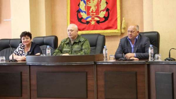 «Срочники не будут принимать участия в спецоперации на Украине», - военный комиссар Крыма в Керчи.